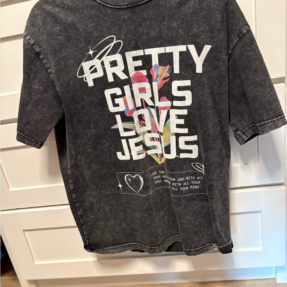 Pretty Girls Love Jesus Graphic Tee - Black